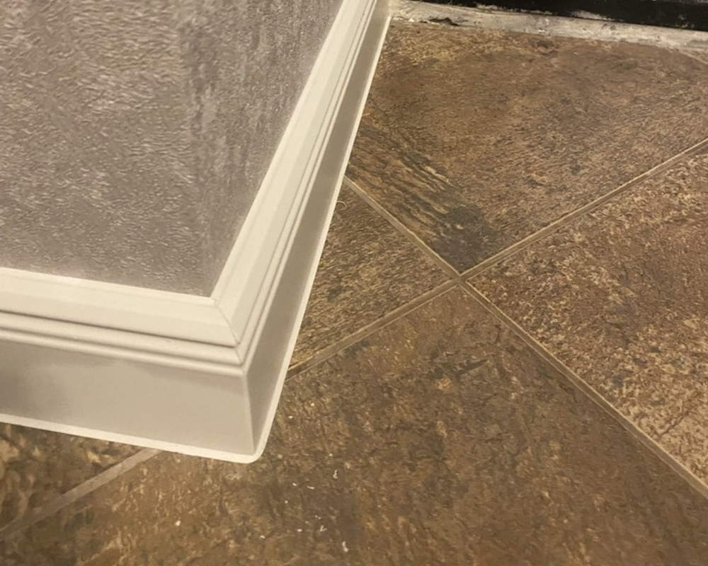 Плинтус ХДФ Dollken Cubu Hamburg Style 80мм х 2,5 м 5012 Белый