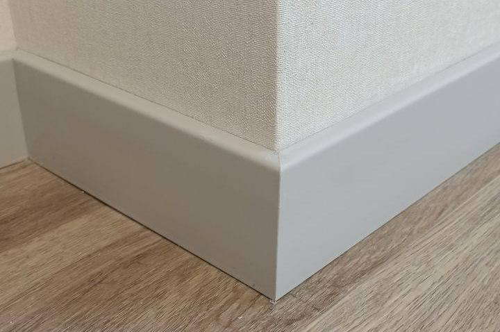 Плинтус Волшебная Палочка Самоцветы 81мм 2,0м. RAL 9003. Цвет 401