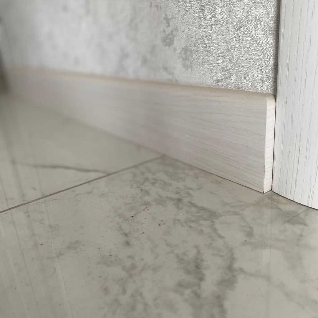 Плинтус МДФ Волшебная палочка. Гарден. 146 Ясень Ривьера