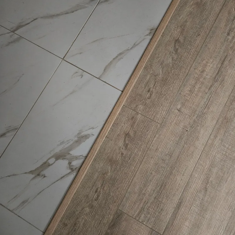 Алюминиевый  ламинированный профиль ПТ-40 (T34B246-1) сосна полярная 2,7 м