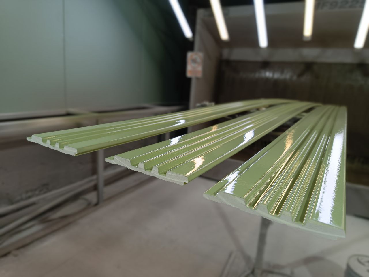 Стеновая панель HI WOOD белая. LV121 NP HI WOOD 120,0мм х 12,0мм х 2,7м. Окраска включена в стоимость