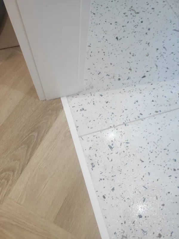 Алюминиевый  ламинированный профиль ПТ-30 (T30B165-30G16) дуб беленый 2,7 м.