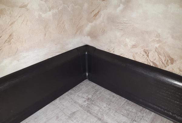 Плинтус ПВХ Salag Lima 72мм 2,5м. Венге