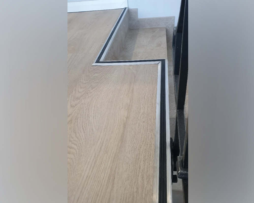 Порог одноуровневый ПС 08.1800.01л Серебро