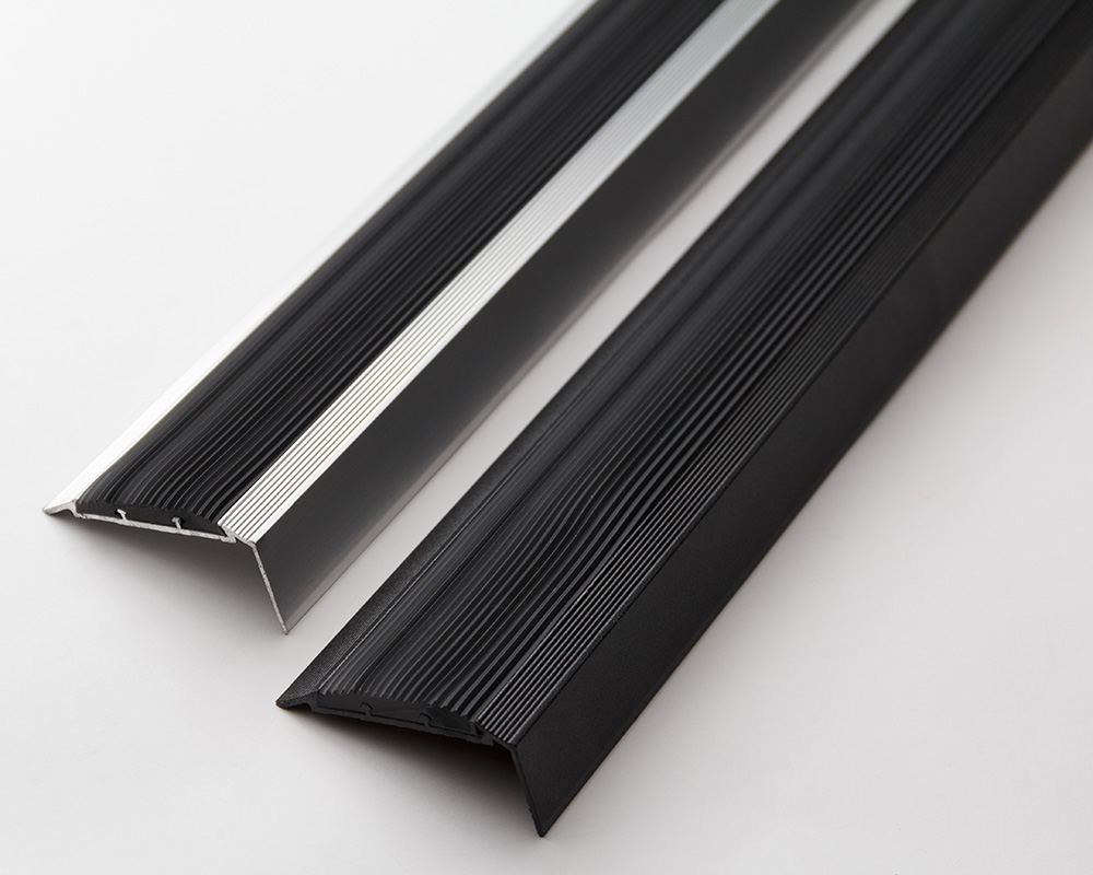 Порог угловой ПУ 70.2700.01лж. Серебро