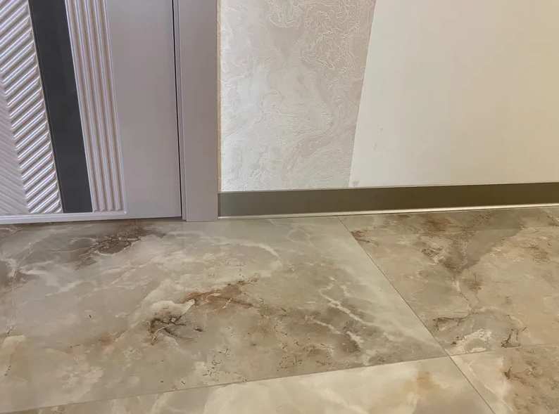 Плинтус алюминиевый Пл 100.2500.042лк Шампань