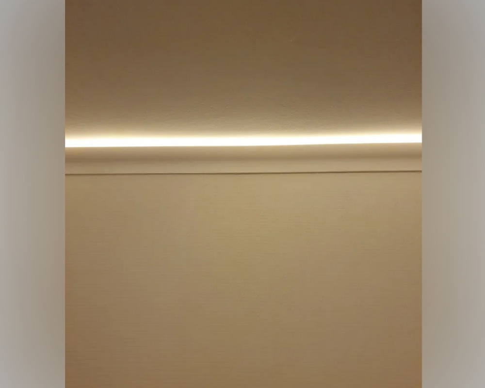 Карниз потолочный из полистирола высокой плотности NMC IL4 60*37,5*2000 Белый под покраску