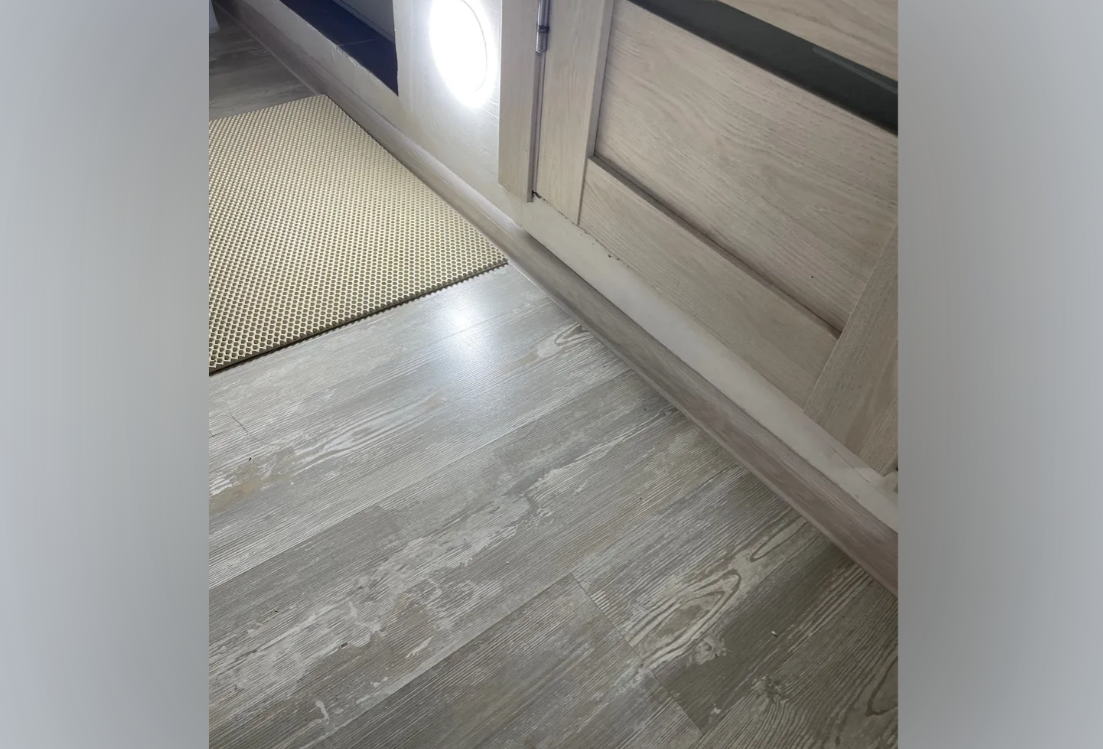 Плинтус ПВХ Идеал Классик 70мм 2,2м 229 Дуб латте