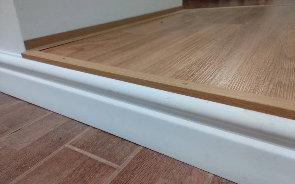 Порог угловой ПУ 01.1800.084 Дуб универсальный