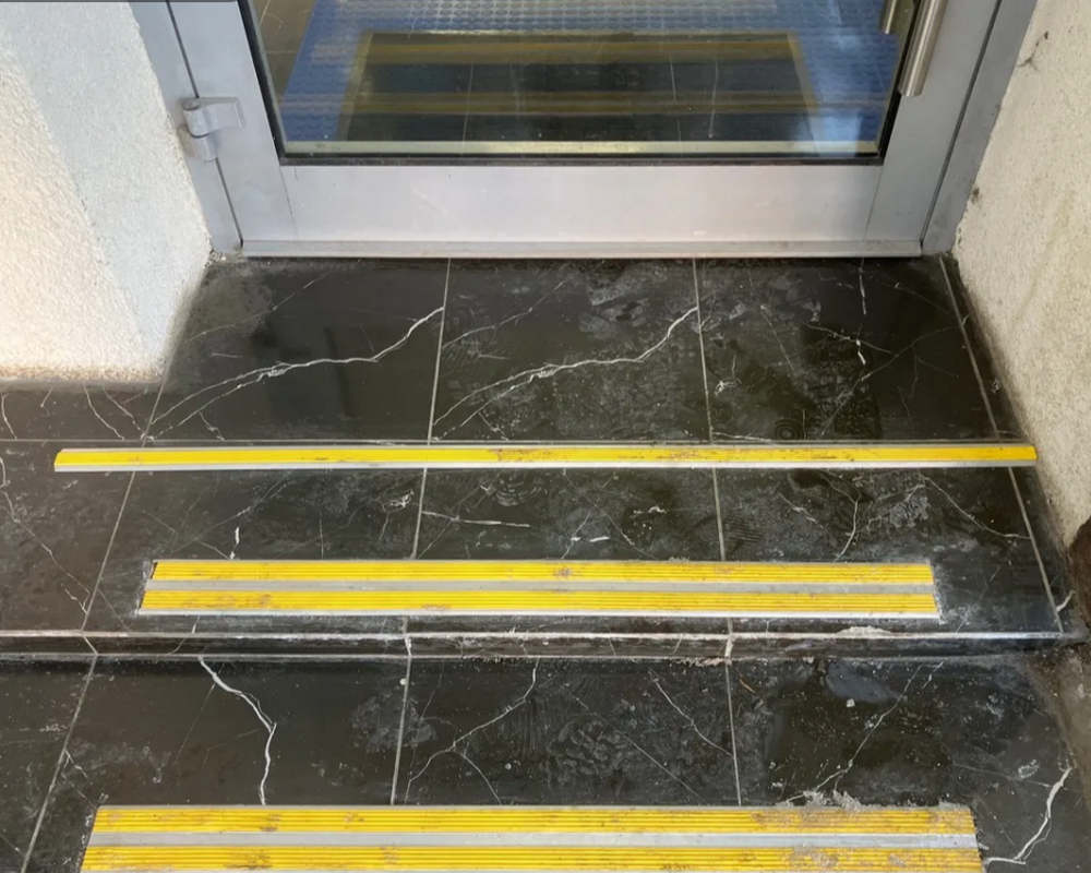 Порог одноуровневый ПС 08.1800.001ч Без покрытия