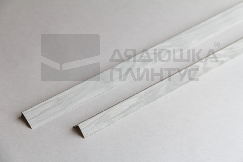 Угол ПВХ 20*20*2,75 м 0040
