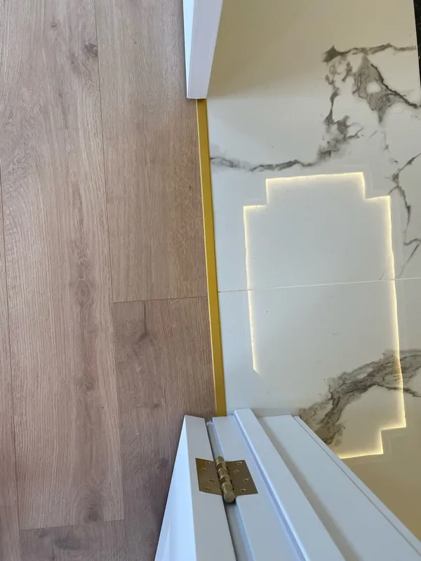 Профиль стыкоперекрывающий ПС 11НСК(304).2700.002 2,7 м Золото