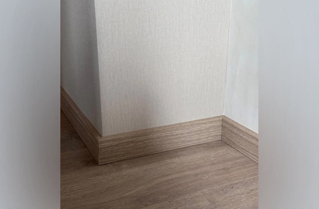 Плинтус Волшебная Палочка Самоцветы 81мм 2,0м 101