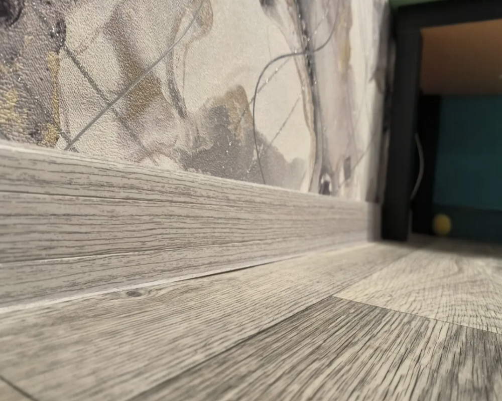 Плинтус ПВХ Salag Lima 72мм 2,5м. Баллард