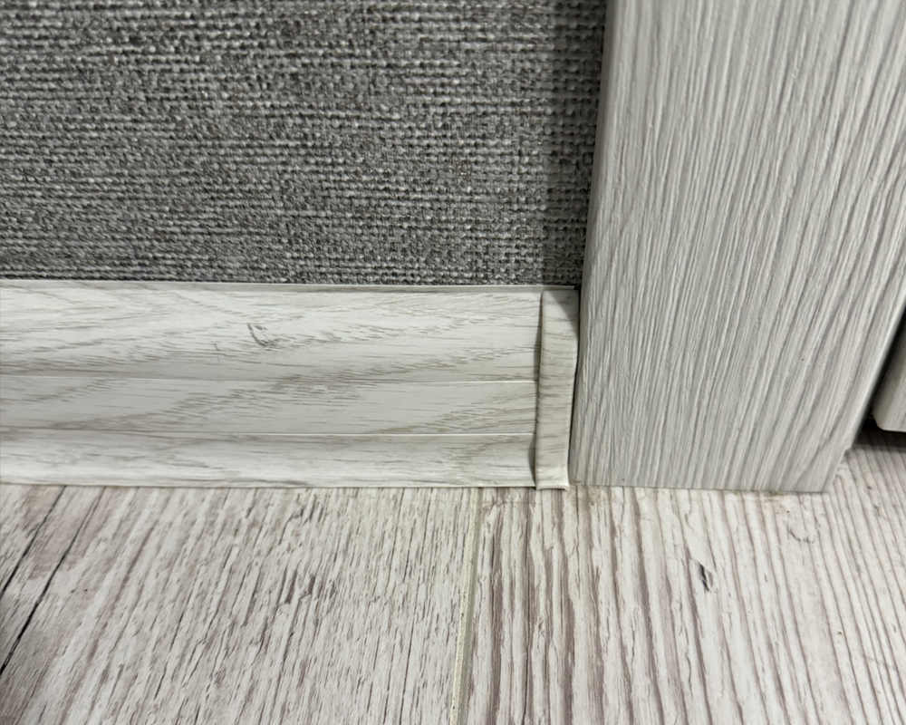 Плинтус ПВХ Идеал Классик 70мм 2,2м 262 Клен вермонт