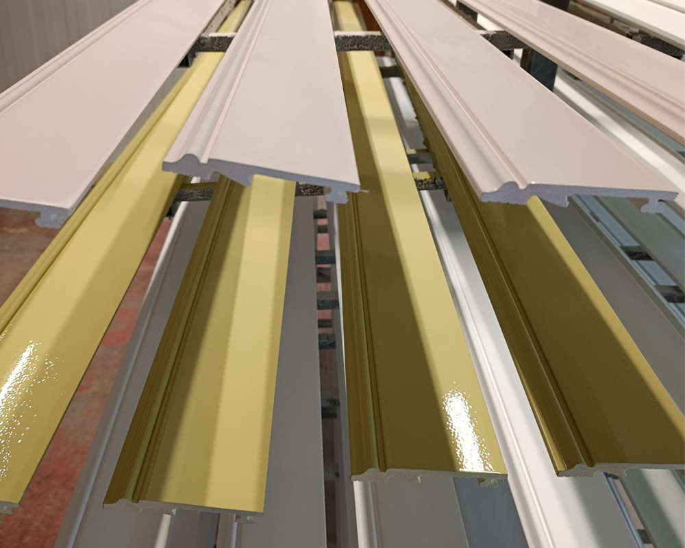 Плинтус СОЛИД 1 UHD 06/105C 105*14*2000. Окраска включена в стоимость