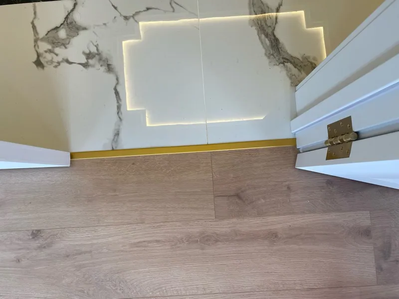 Профиль стыкоперекрывающий ПС 11НСМ(304).2700.002 2,7 м Золото