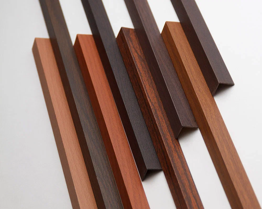 Угол декоративный 40х40 Уп 15-27.2700.561 Дуб мокко