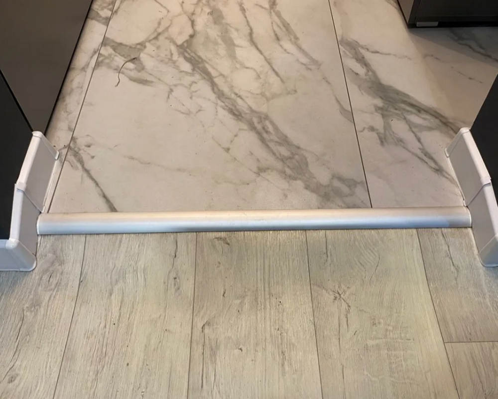 Порог одноуровневый ПС 04-3.900.02л Золото