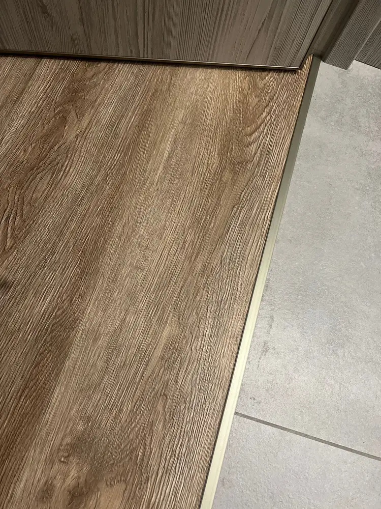 Профиль стыкоперекрывающий ПС 11НСК(304).2700.002 2,7 м Золото