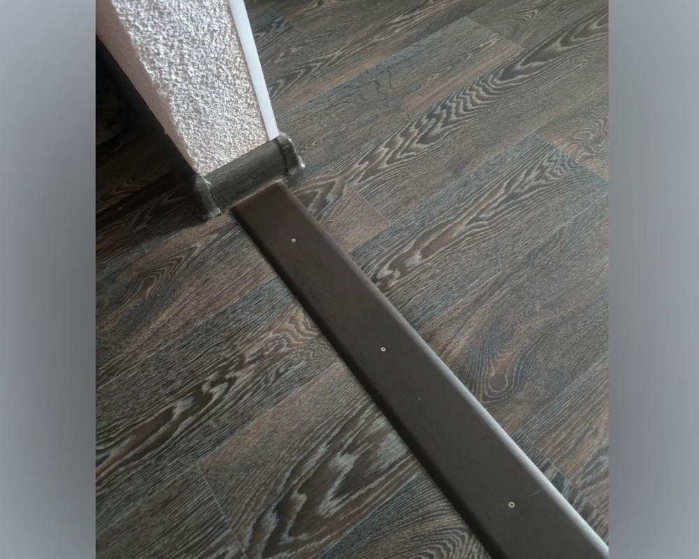 Порог одноуровневый ПС 18.2700.291 Дуб темный