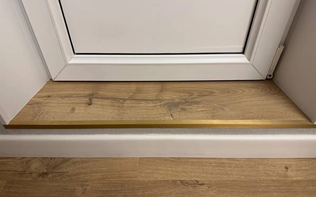 PVL74-03 Угол  латунь Брашированная 20х20мм 2.7м