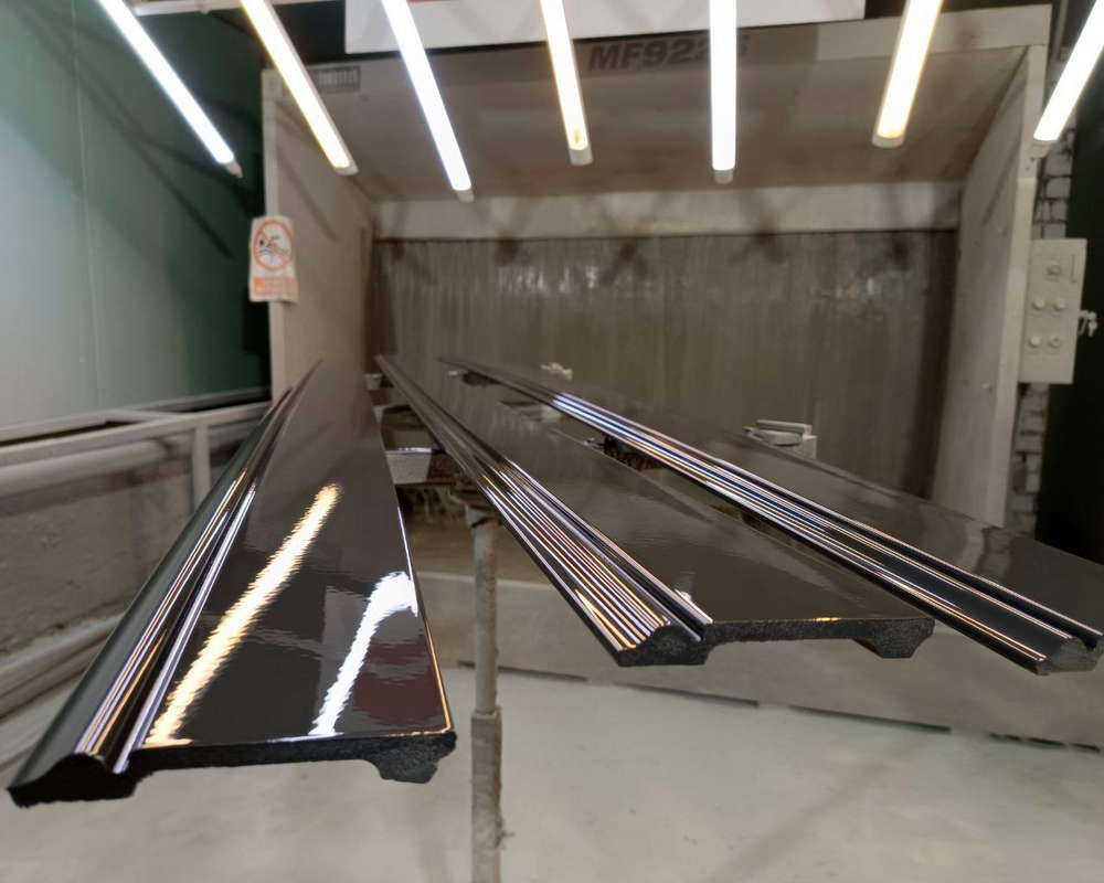 Плинтус ПОЛИСТИРОЛ HI WOOD B136 136мм х 18мм х 2,0м. Окраска включена в стоимость