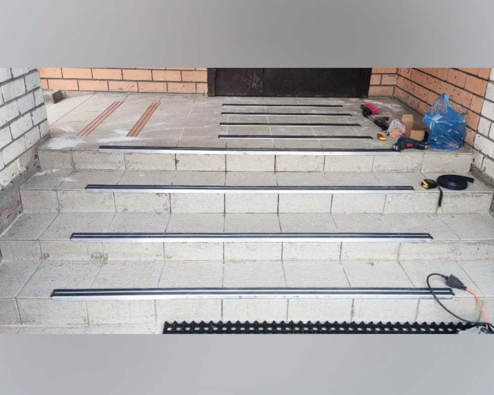 Порог одноуровневый ПС 08-1.2700.201л Серебро