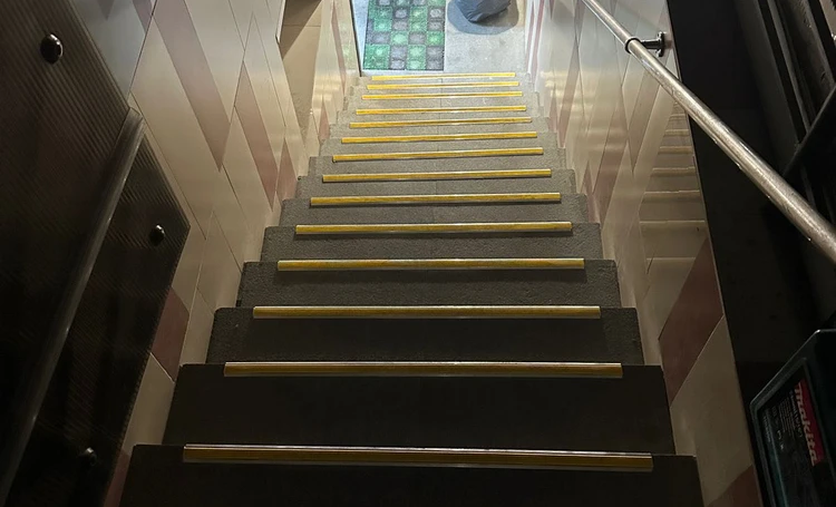 Порог угловой ПУ 71.900.042л Анод шампань