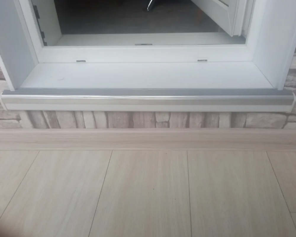 Порог одноуровневый ПС 08-1.2700.201л Серебро