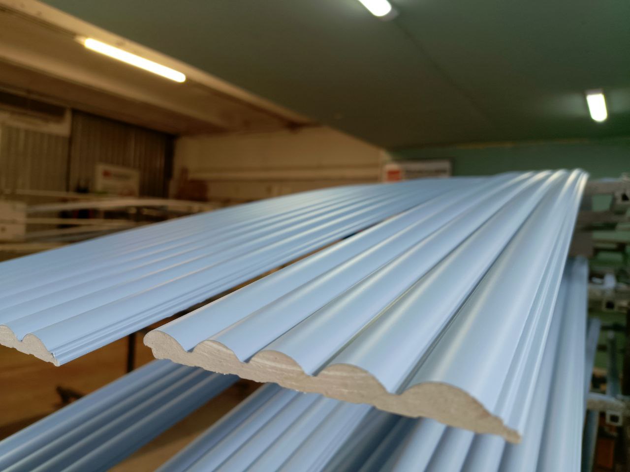 Стеновая панель HI WOOD белая. LV137 NP HI WOOD 120,0мм х 12,0мм х 2,7м. Окраска включена в стоимость