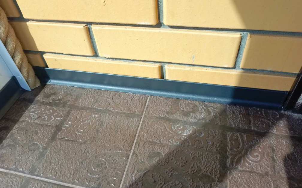 Плинтус алюминиевый Волшебная палочка 60 мм 3,0 м Чёрный матовый