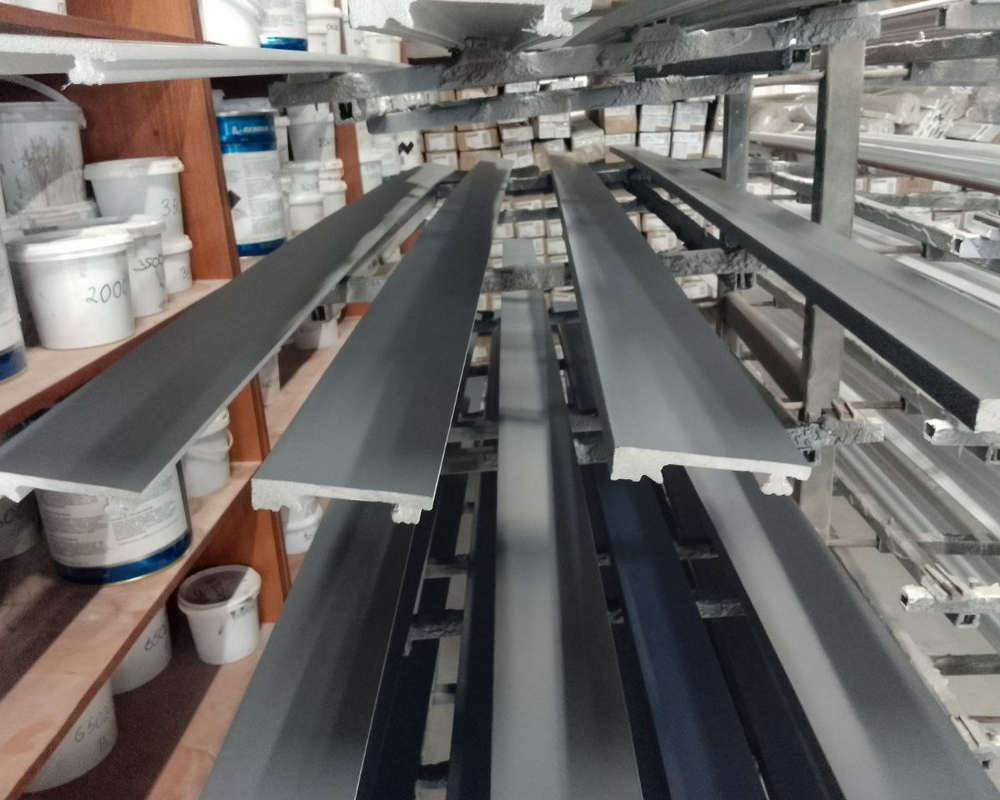 Плинтус СОЛИД 1 UHD 28/100С 99*15*2000. Окраска включена в стоимость