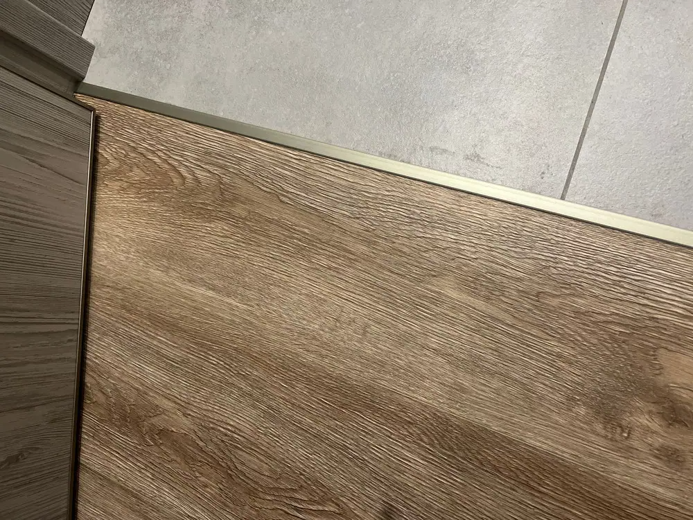 Профиль стыкоперекрывающий ПС 11НСК(304).2700.002 2,7 м Золото