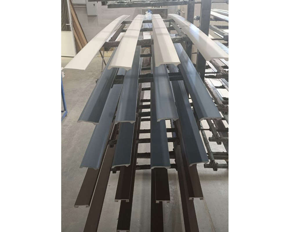 Плинтус ПОЛИСТИРОЛ HI WOOD B80B 80мм х 14мм х 2,0м. Окраска включена в стоимость