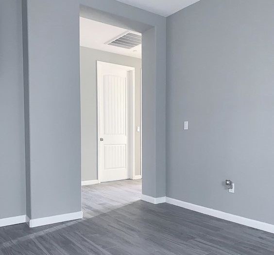 Плинтус ПВХ со съемной панелью Идеал Деконика 100 мм 001 Белый