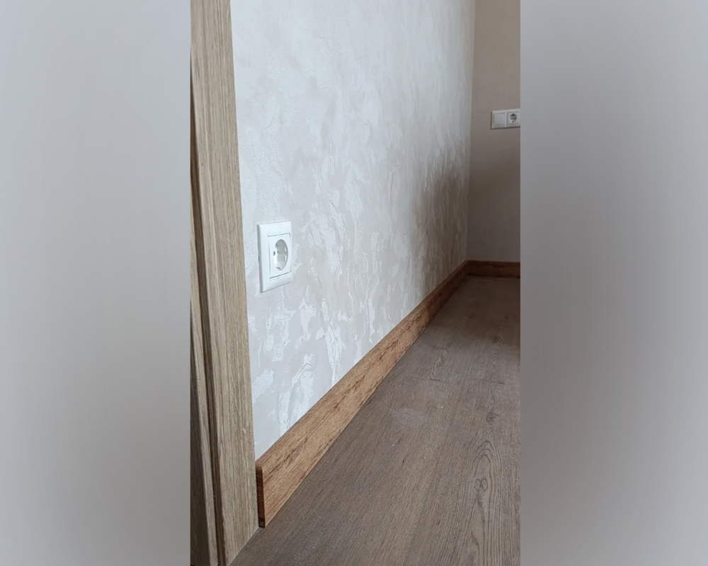 Плинтус напольный Salag Alpha 80 Королевский Дуб 2,4м