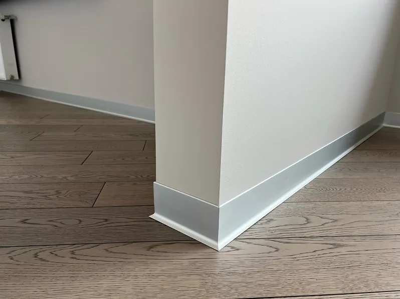 Плинтус алюминиевый 80 мм ПЛ-80 серебро/мат муар 3м.