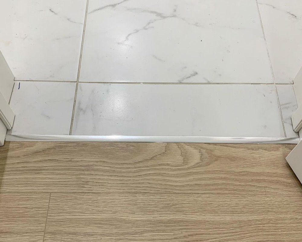 PV101-02 Профиль T-образный плоский MS Серебро матовое 10мм х 2.7м