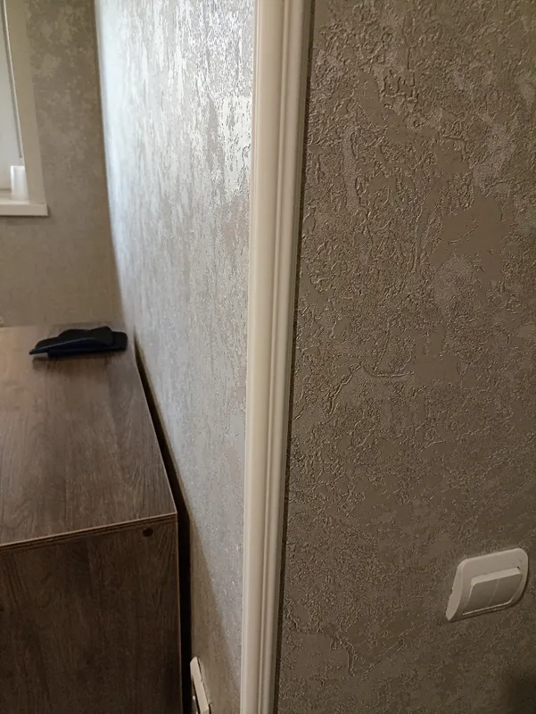 Угол из полистирола высокой плотности HI WOOD C20V1 20мм х 20мм х 2,0м.