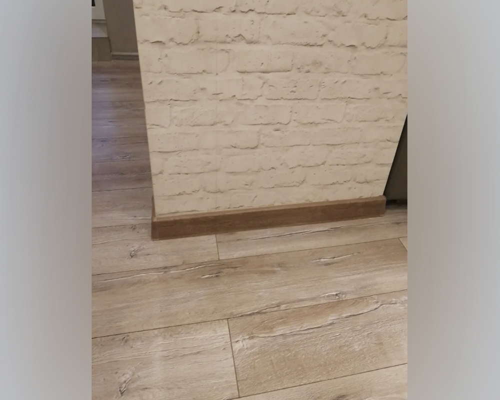 Плинтус ПВХ MAGIC STIСK 77мм 2,2 м MS12 Ятоба