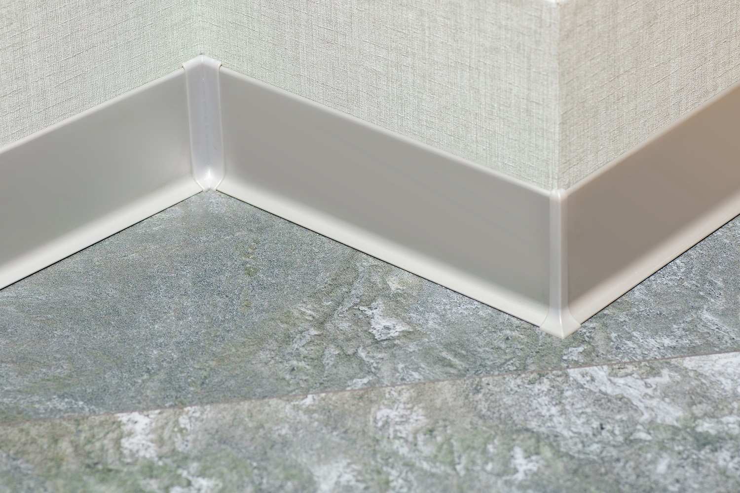 Плинтус алюминиевый 80 мм ПЛ-80 серебро/мат муар 3м.