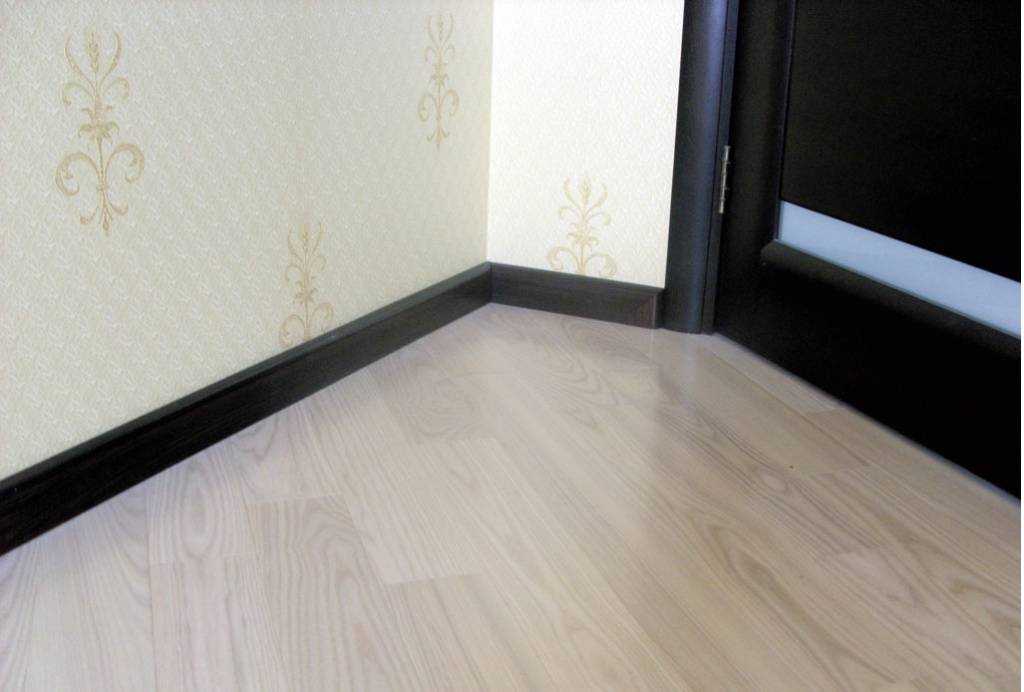 Плинтус МДФ Волшебная палочка. Гарден .215 Дуб новый