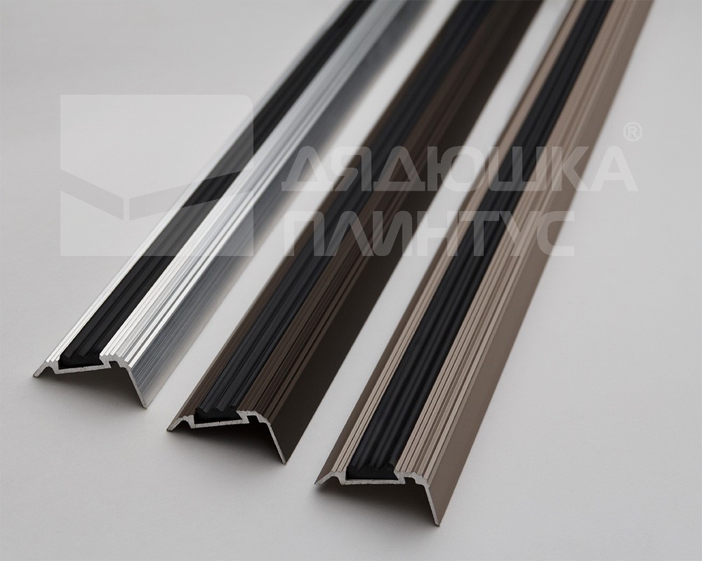 Порог угловой ПУ 07-1.1800.001 Серый