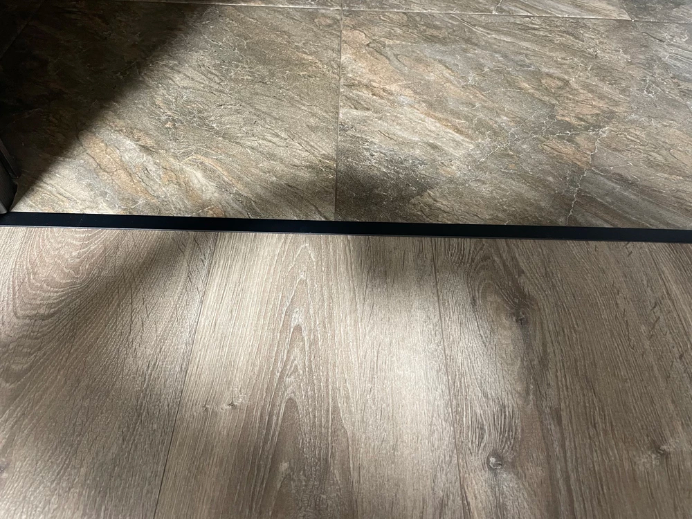 Профиль стыкоперекрывающий ПС 11НСВ(304).2700.015 2,7 м Черный