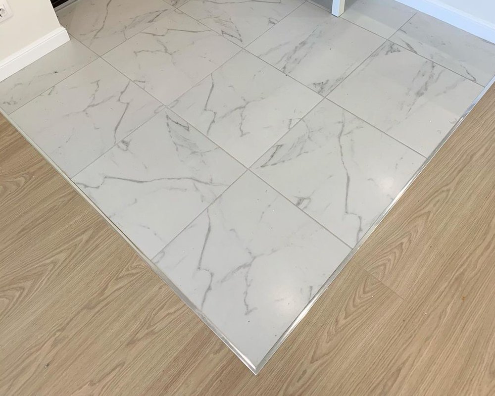 Порог одноуровневый ПС 09.2700.201л Анод серебро