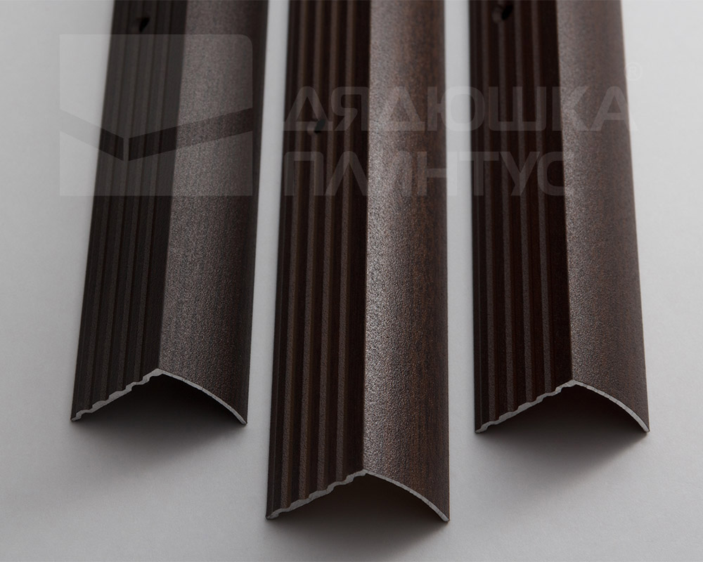 Порог угловой ПУ 04.1800.02л Золото