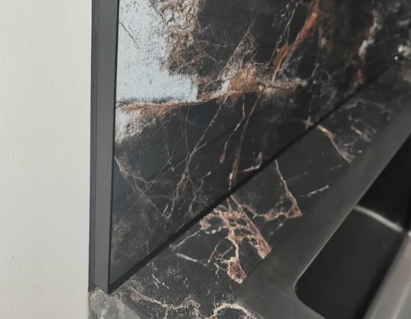 Профиль из нержавеющей стали L-образный Alumacer 10мм 2,6м Золото полированое