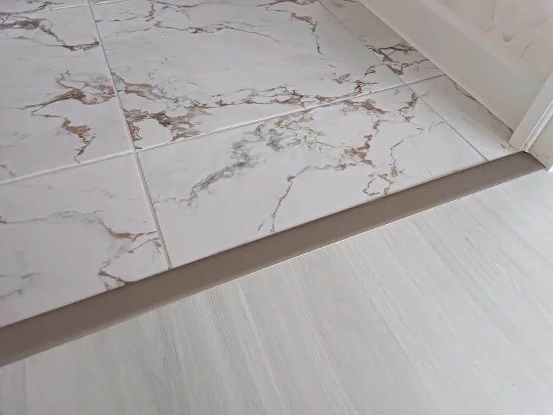 Алюминиевый  ламинированный профиль ПТ-30 (TMB294-3W) дуб антик 2,7 м.