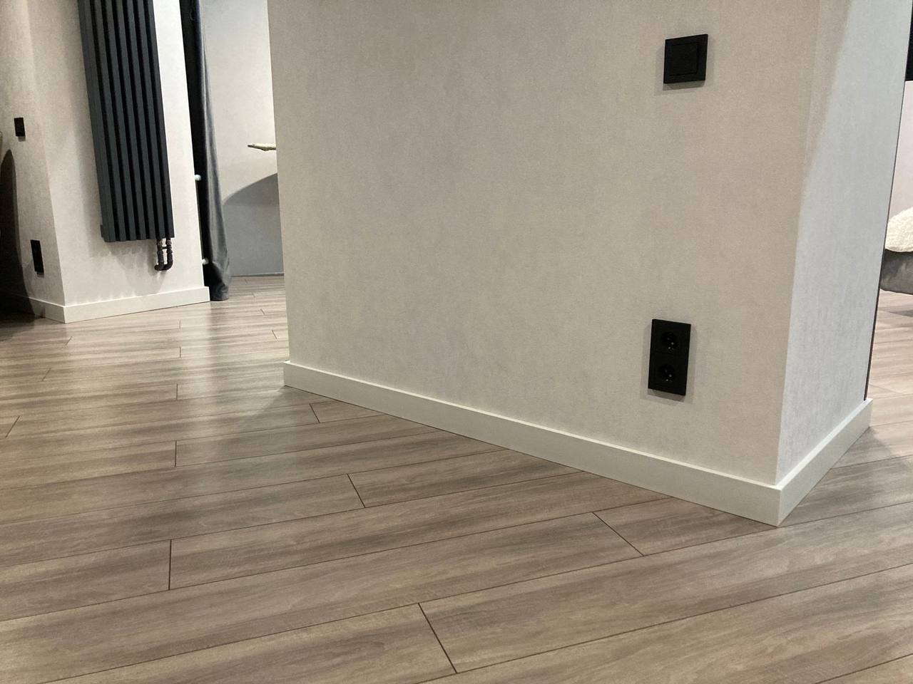 Плинтус Волшебная Палочка Самоцветы 81мм 2,0м 103